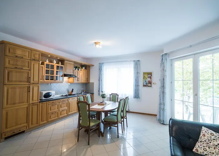 Gyorfi Apartmanhaz Zamardi